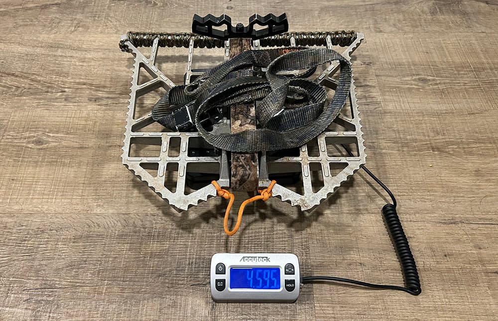 The Predator XL platform sitting on a scale, showing a total weight of 4.6 pounds.